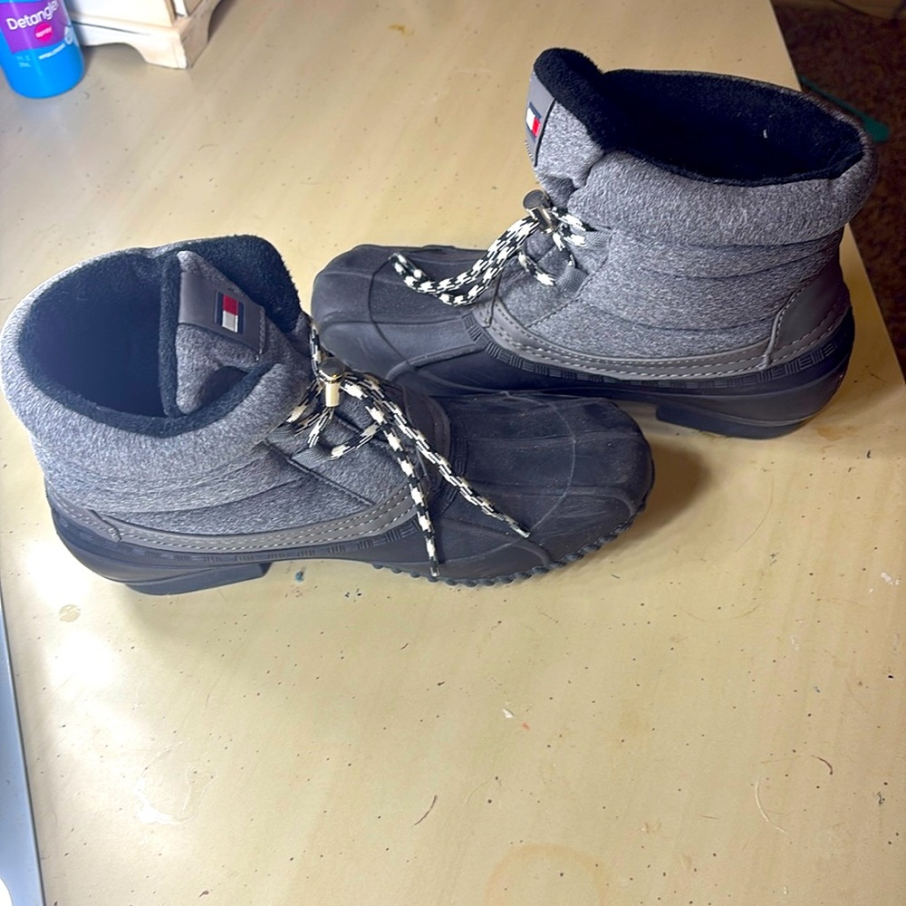 Tommy Hilfiger snow boots